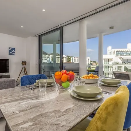 Vivi Homes - Deco Pool, Garden, Terrace & 아파트