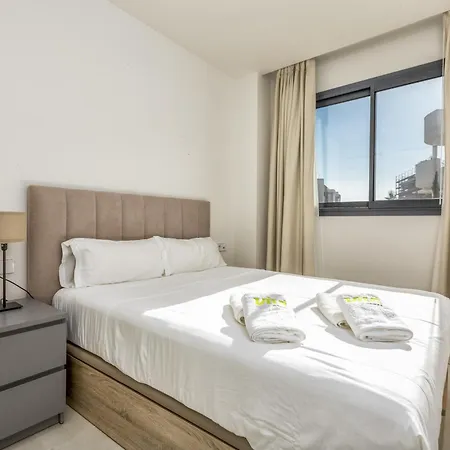 Vivi Homes - Deco Pool, Garden, Terrace & 푸엔히롤라
