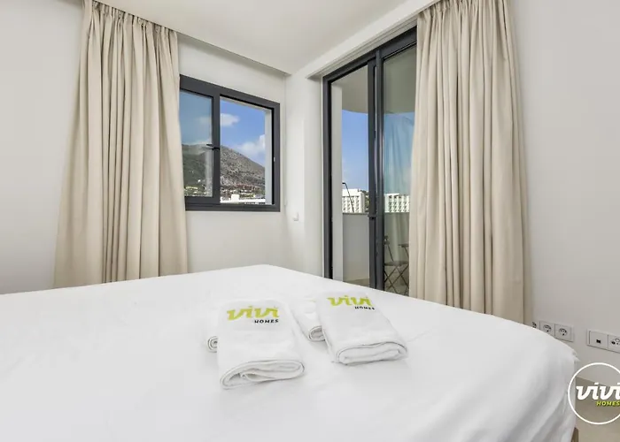 Vivi Homes - Deco Pool, Garden, Terrace & Appartement