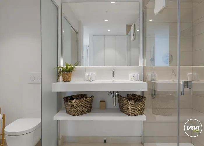 Vivi Homes - Deco Pool, Garden, Terrace & Appartement